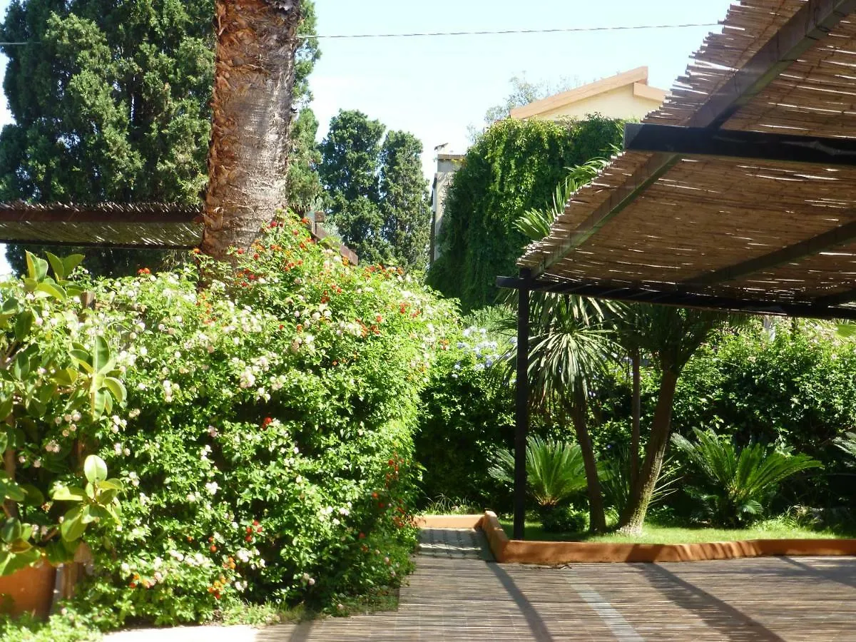 アパート Casa Vacanza Appartamenti Al Mare カポテッラ