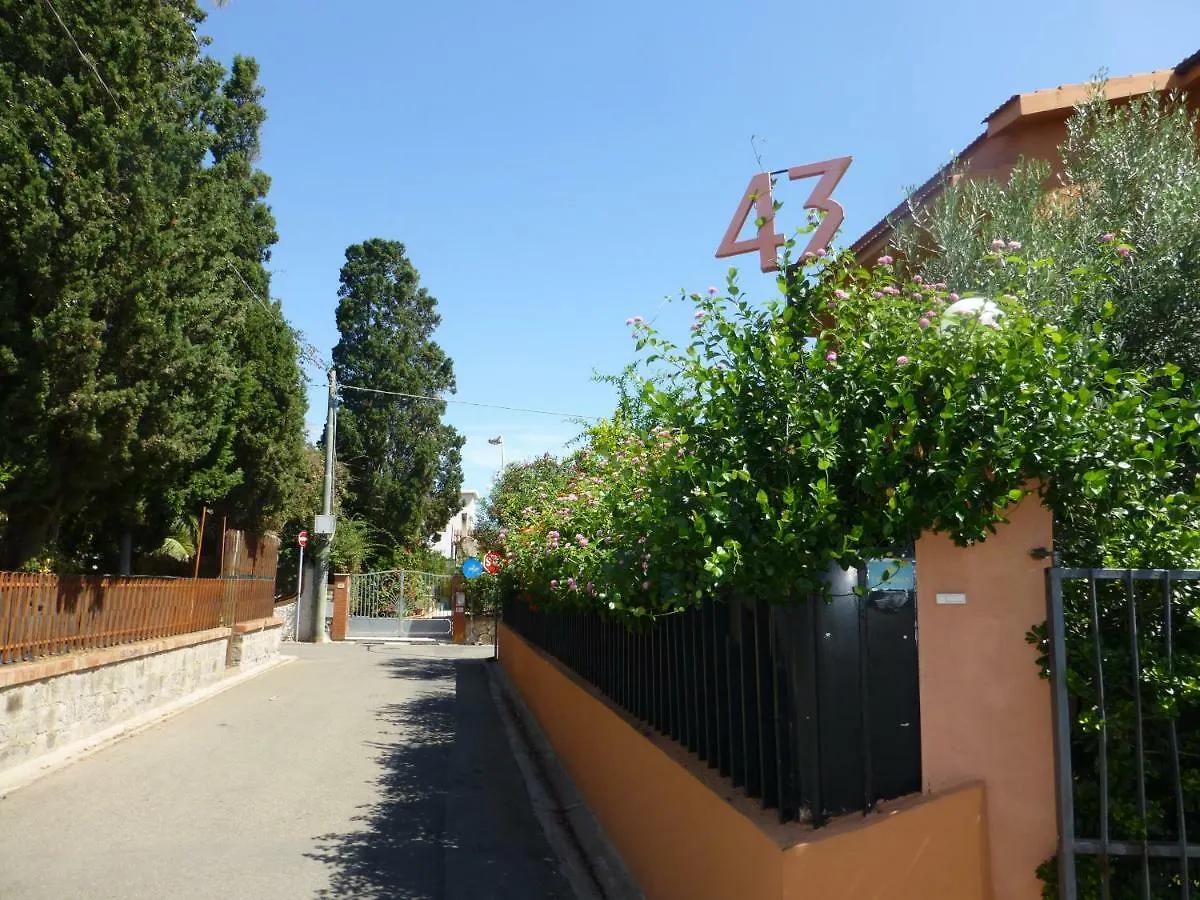 Casa Vacanza Appartamenti Al Mare カポテッラ 0*,